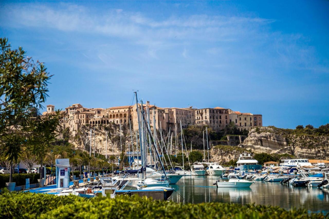 All'Angolo Della Torre Tropea Exterior photo